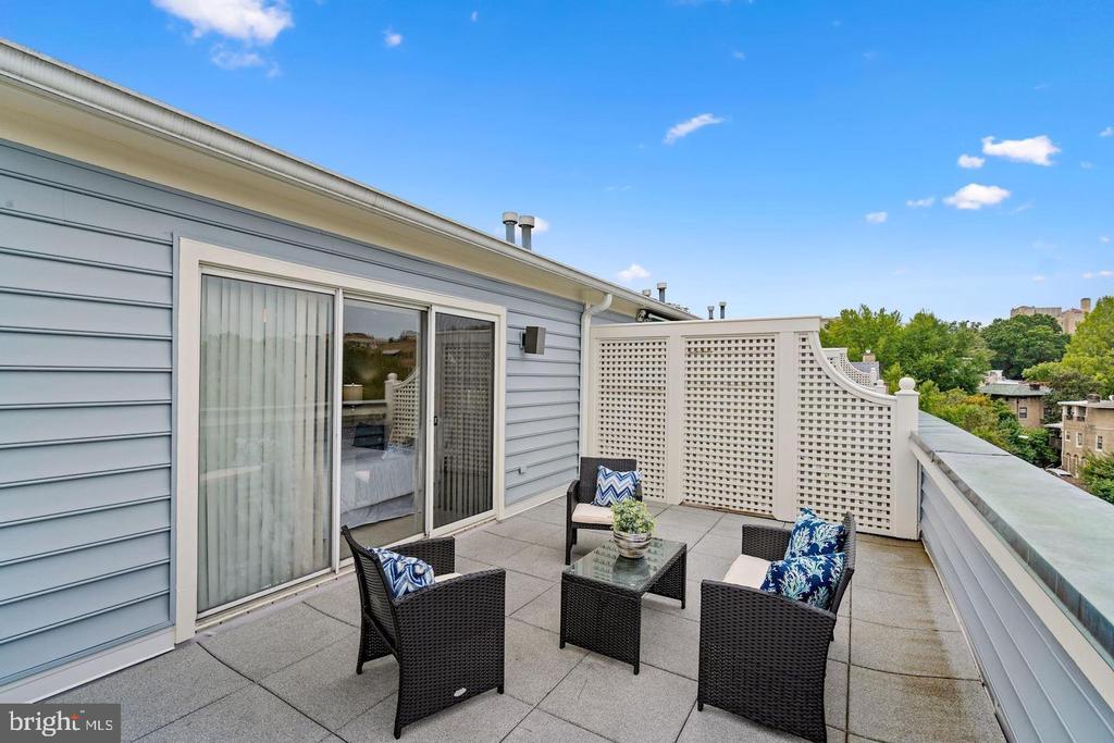 2407 20TH STREET NW Unit: 1096