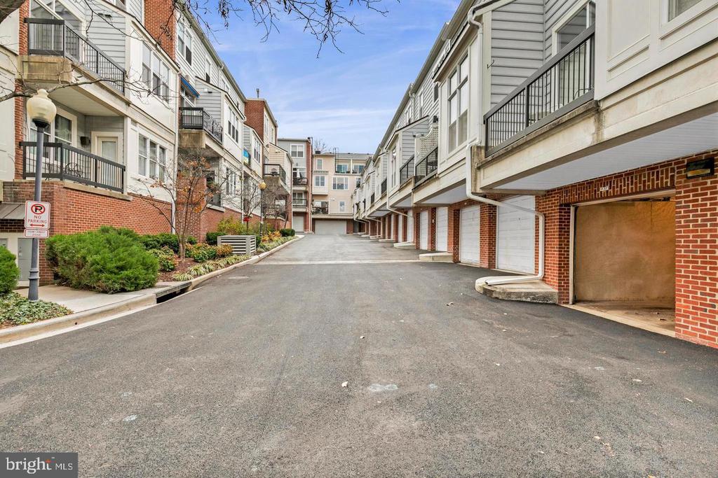 2407 20TH STREET NW Unit: 1096