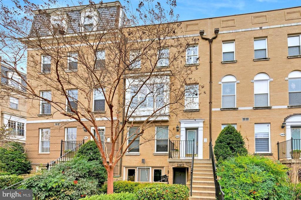 2407 20TH STREET NW Unit: 1096