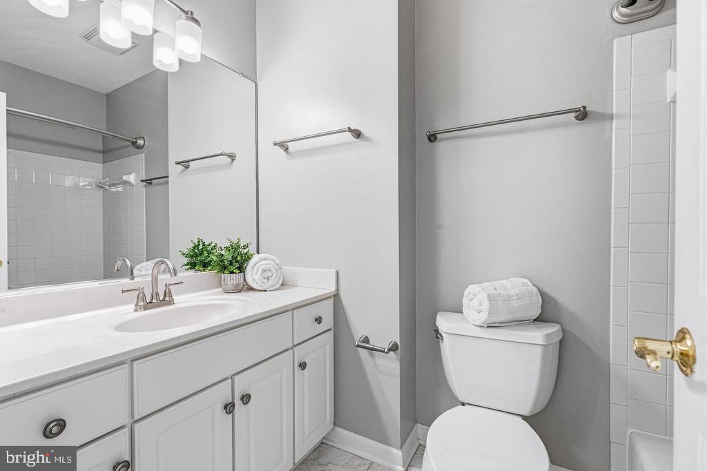 2407 20TH STREET NW Unit: 1096