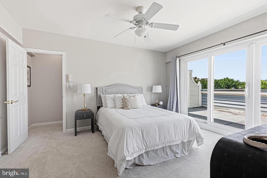 2407 20TH STREET NW Unit: 1096