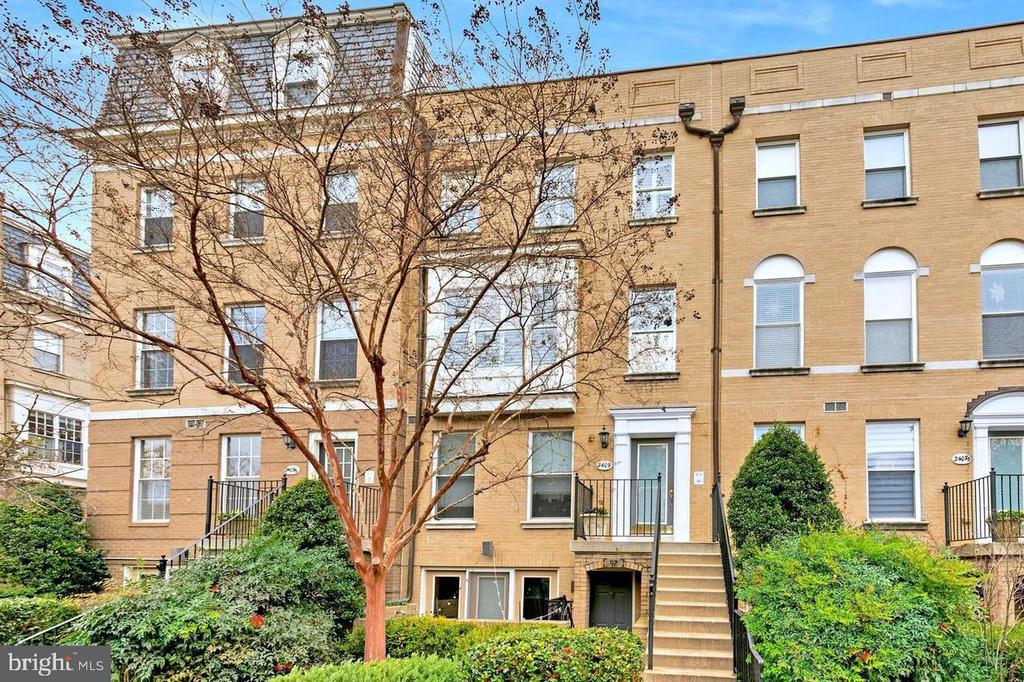 2407 20TH STREET NW Unit: 1096