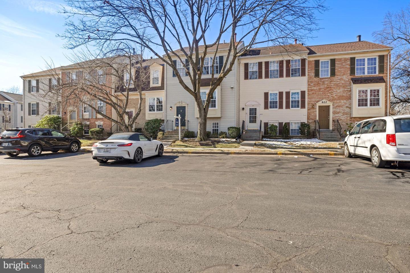 818 IVY LEAGUE LANE