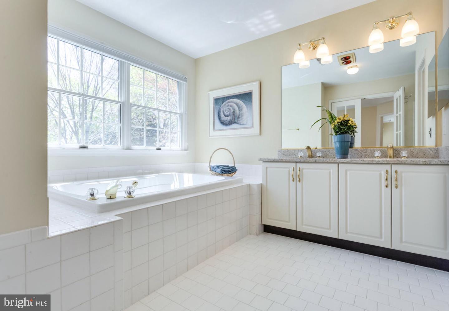 3009 WINDY KNOLL COURT