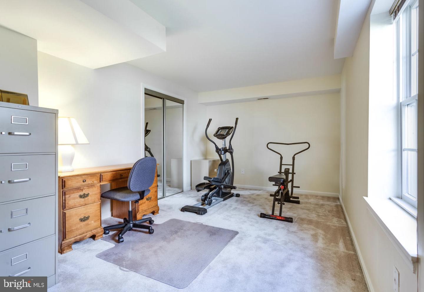 3009 WINDY KNOLL COURT