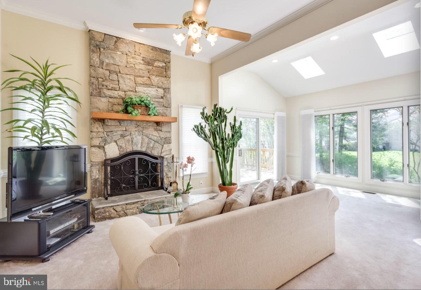 3009 WINDY KNOLL COURT