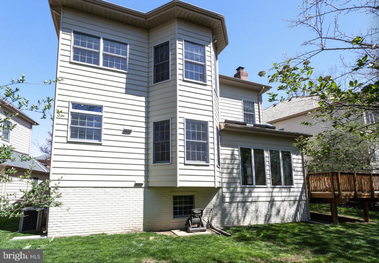 3009 WINDY KNOLL COURT