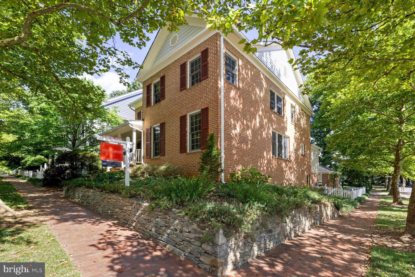 303 Kent Oaks WAY
