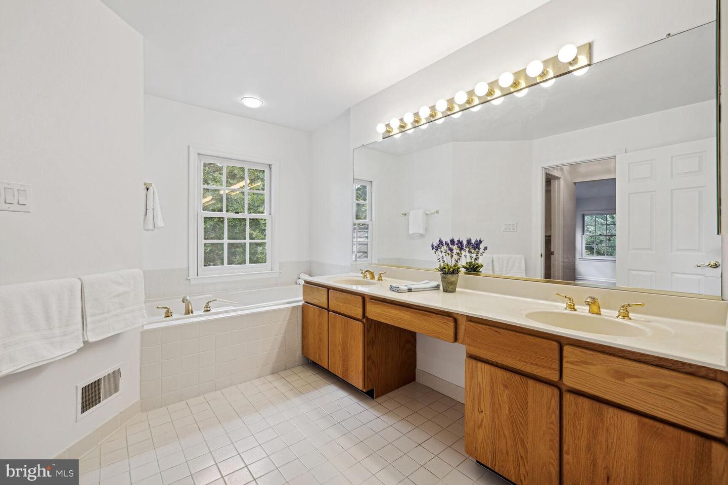 303 Kent Oaks WAY