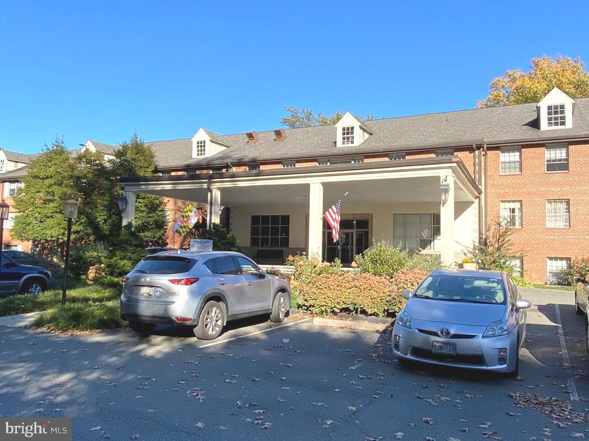 5301 Westbard CIRCLE Unit: 405