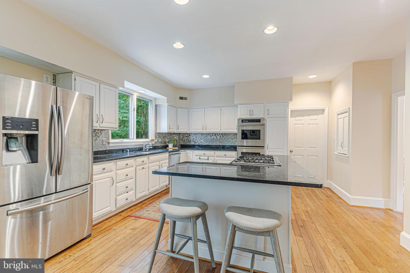 9225 Vendome DRIVE