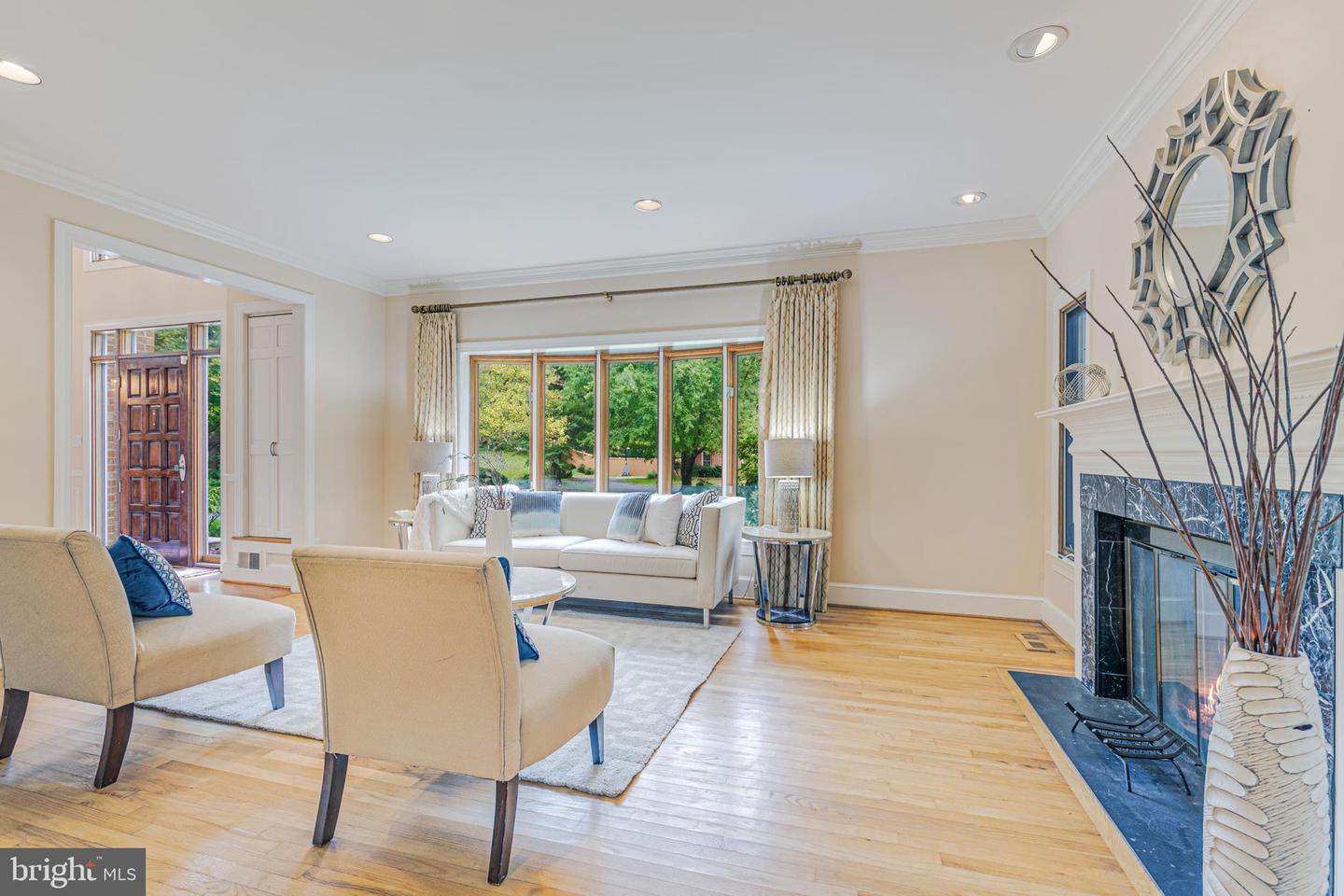 9225 Vendome DRIVE