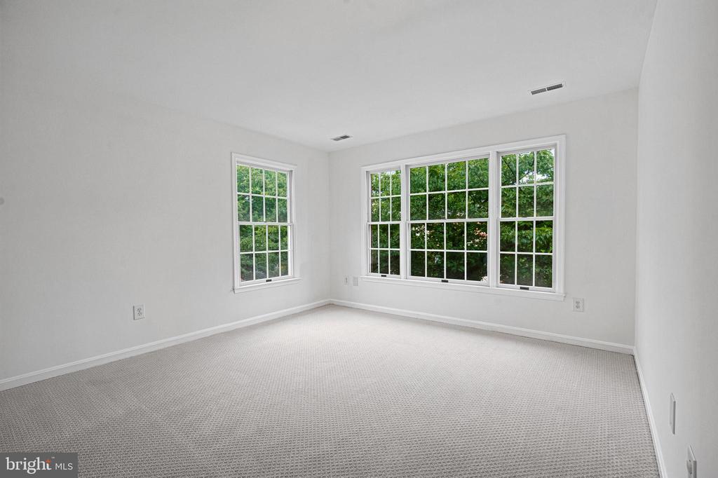 3009 WINDY KNOLL COURT