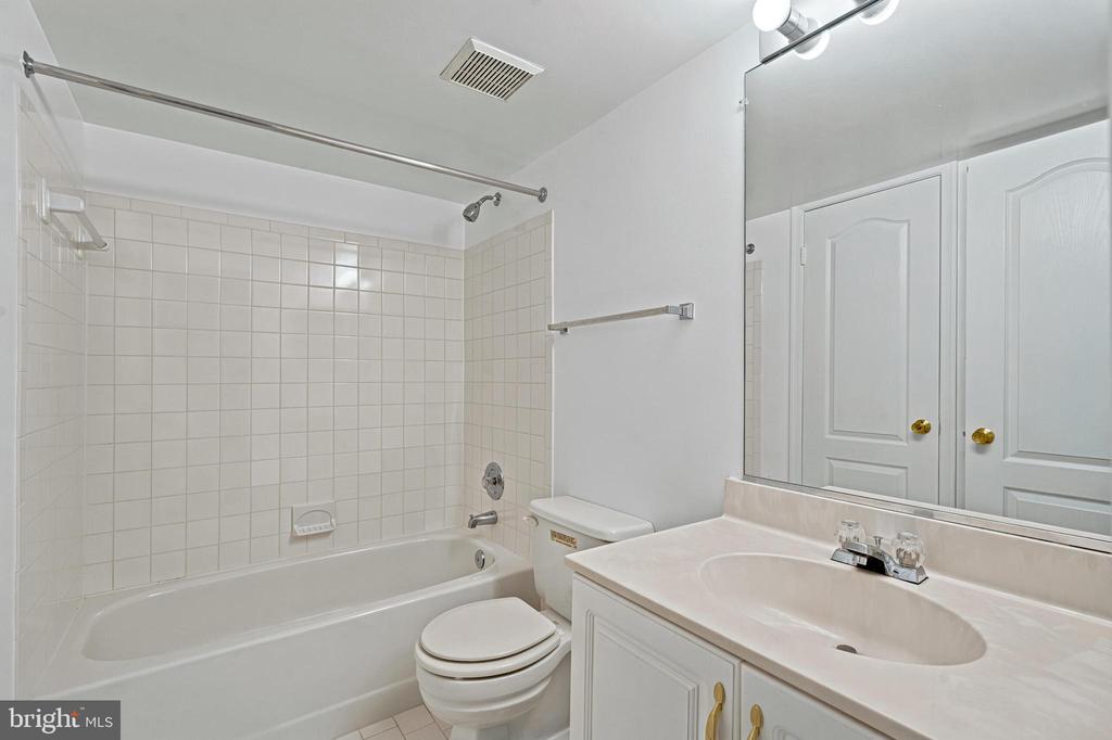 3009 WINDY KNOLL COURT