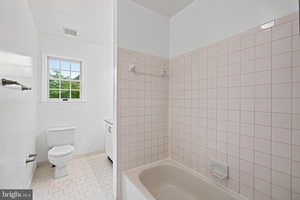 3009 WINDY KNOLL COURT