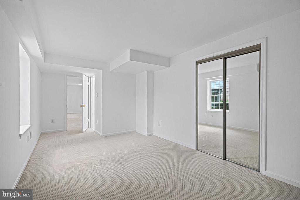 3009 WINDY KNOLL COURT