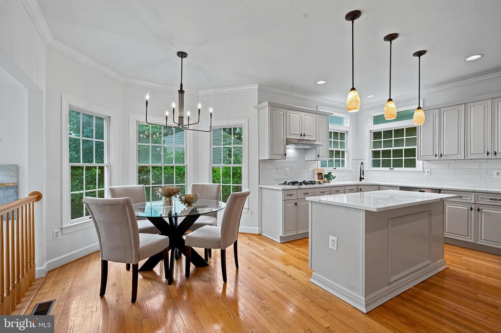 3009 WINDY KNOLL COURT