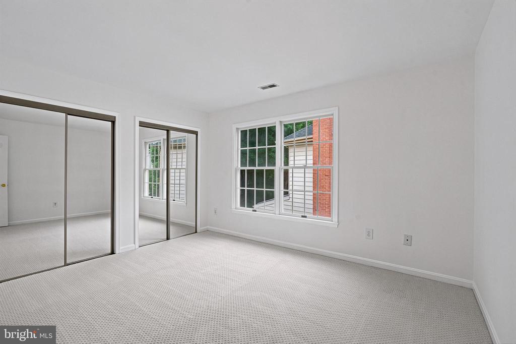 3009 WINDY KNOLL COURT