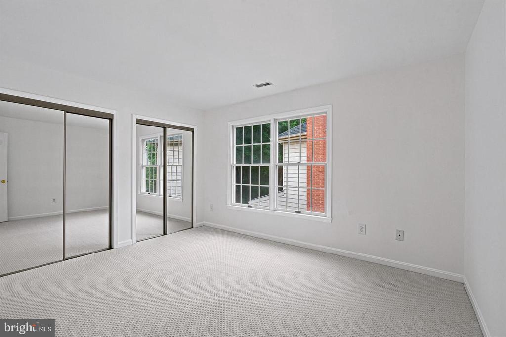3009 WINDY KNOLL COURT