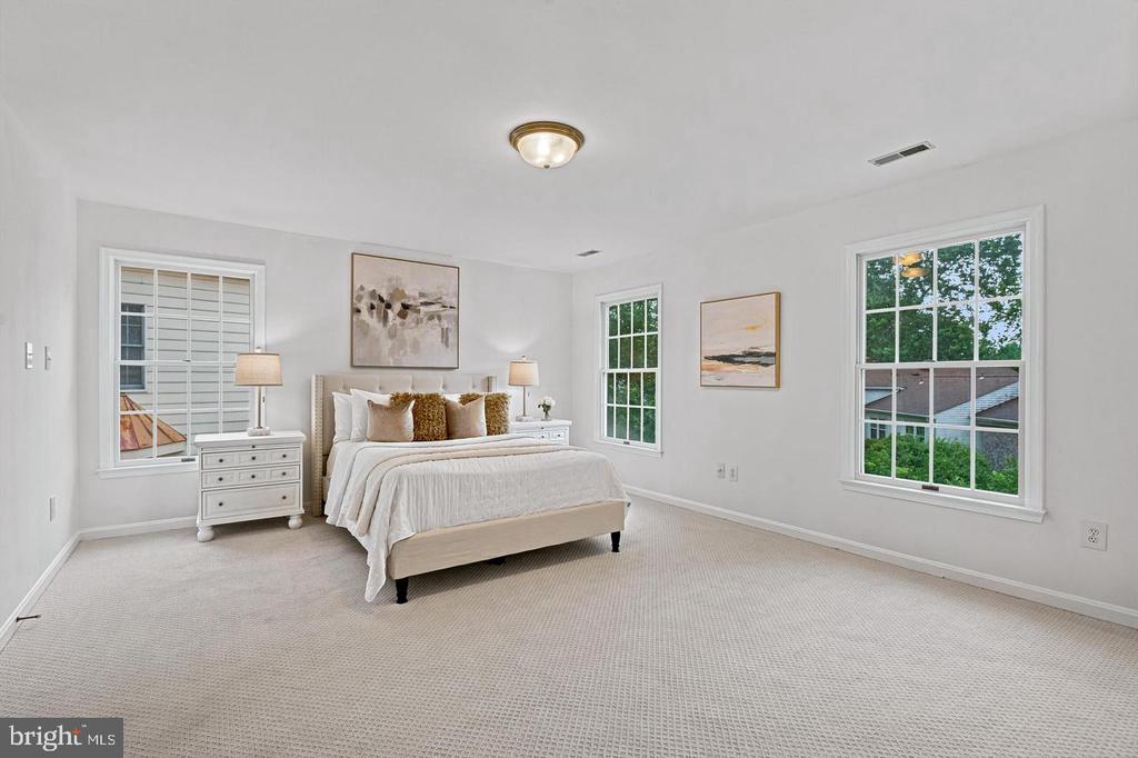 3009 WINDY KNOLL COURT
