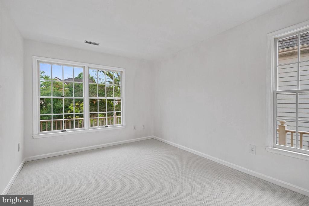 3009 WINDY KNOLL COURT