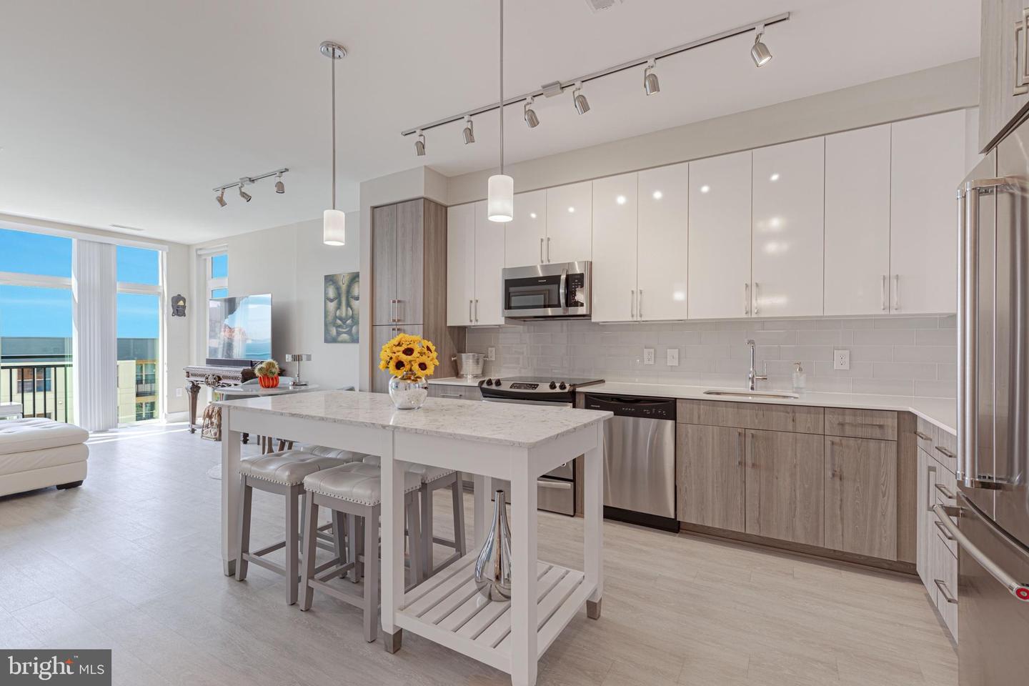 145 RIVERHAVEN DRIVE Unit: 537