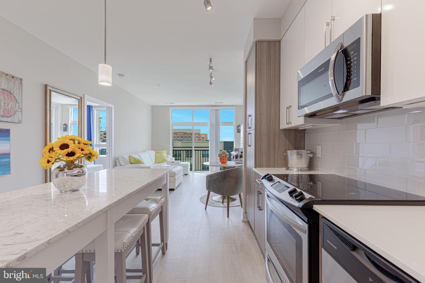 145 RIVERHAVEN DRIVE Unit: 537