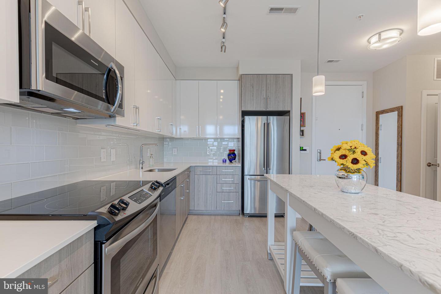 145 RIVERHAVEN DRIVE Unit: 537