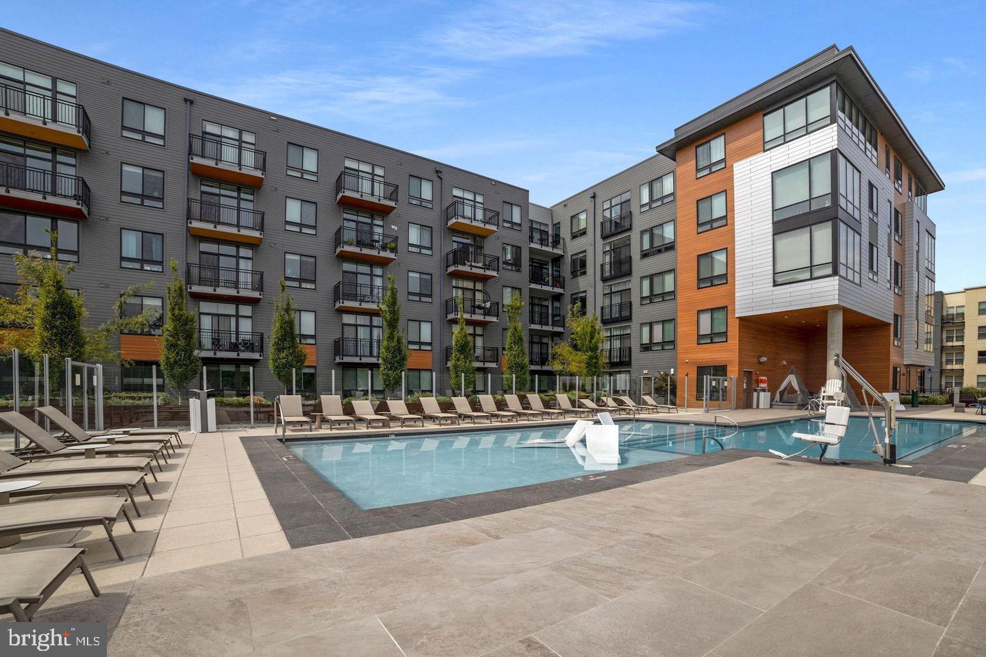 145 RIVERHAVEN DRIVE Unit: 537