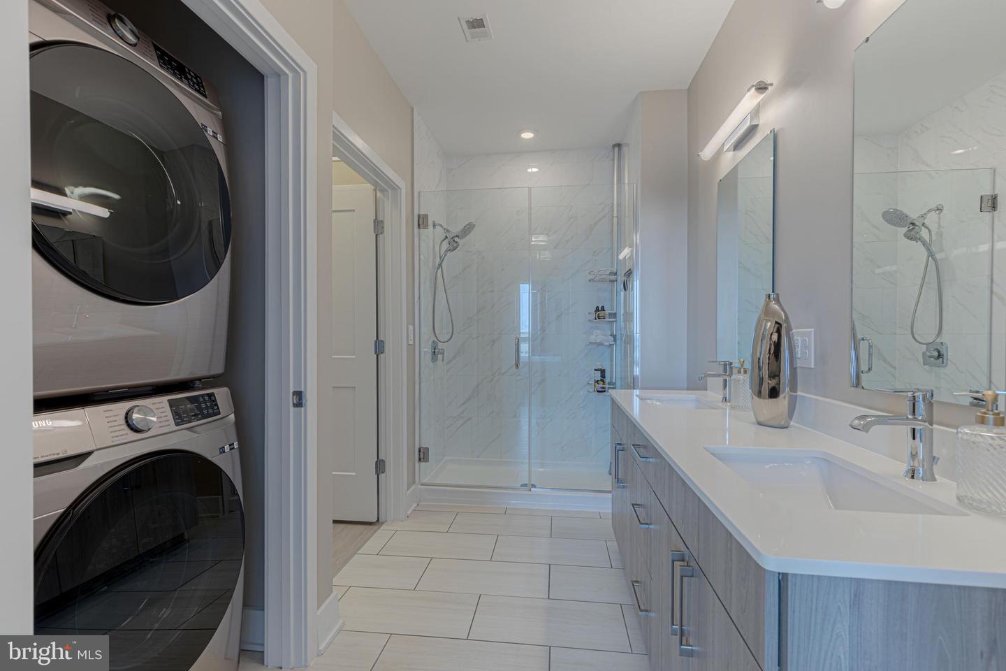 145 RIVERHAVEN DRIVE Unit: 537