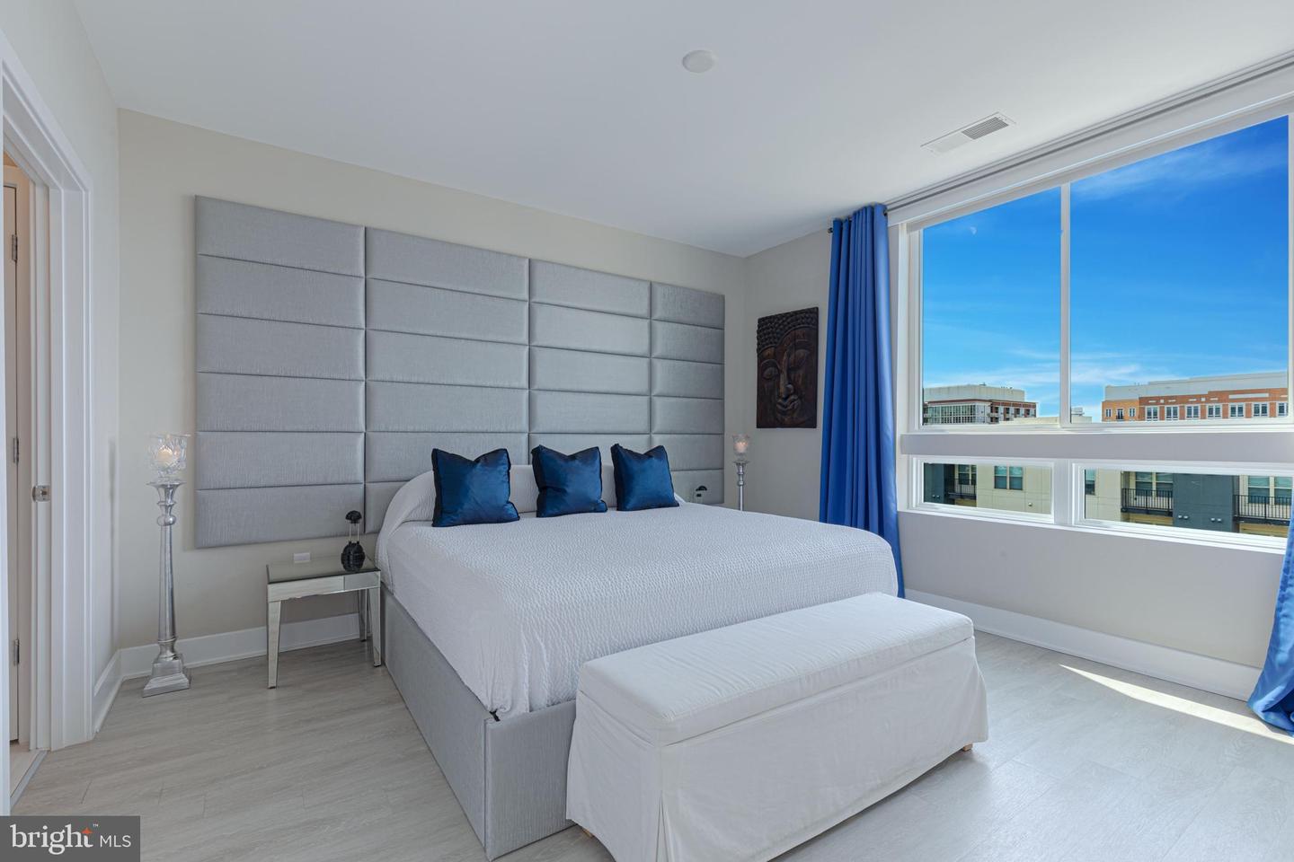 145 RIVERHAVEN DRIVE Unit: 537