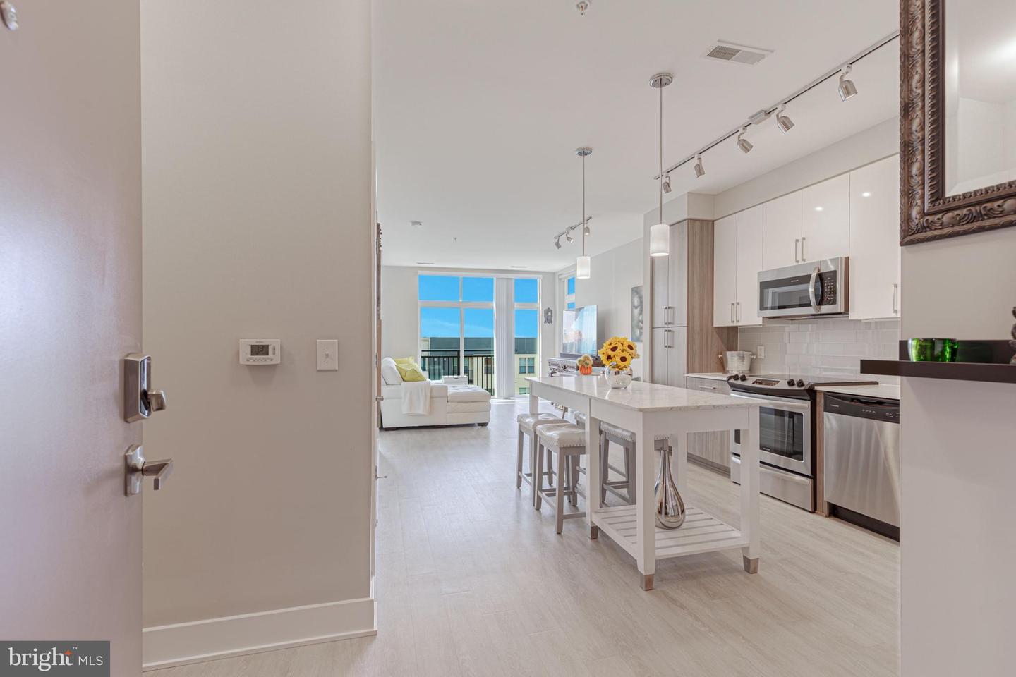 145 RIVERHAVEN DRIVE Unit: 537