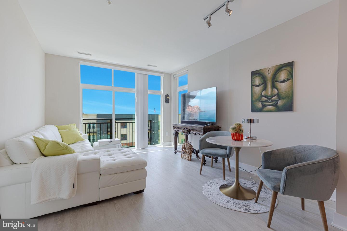 145 RIVERHAVEN DRIVE Unit: 537