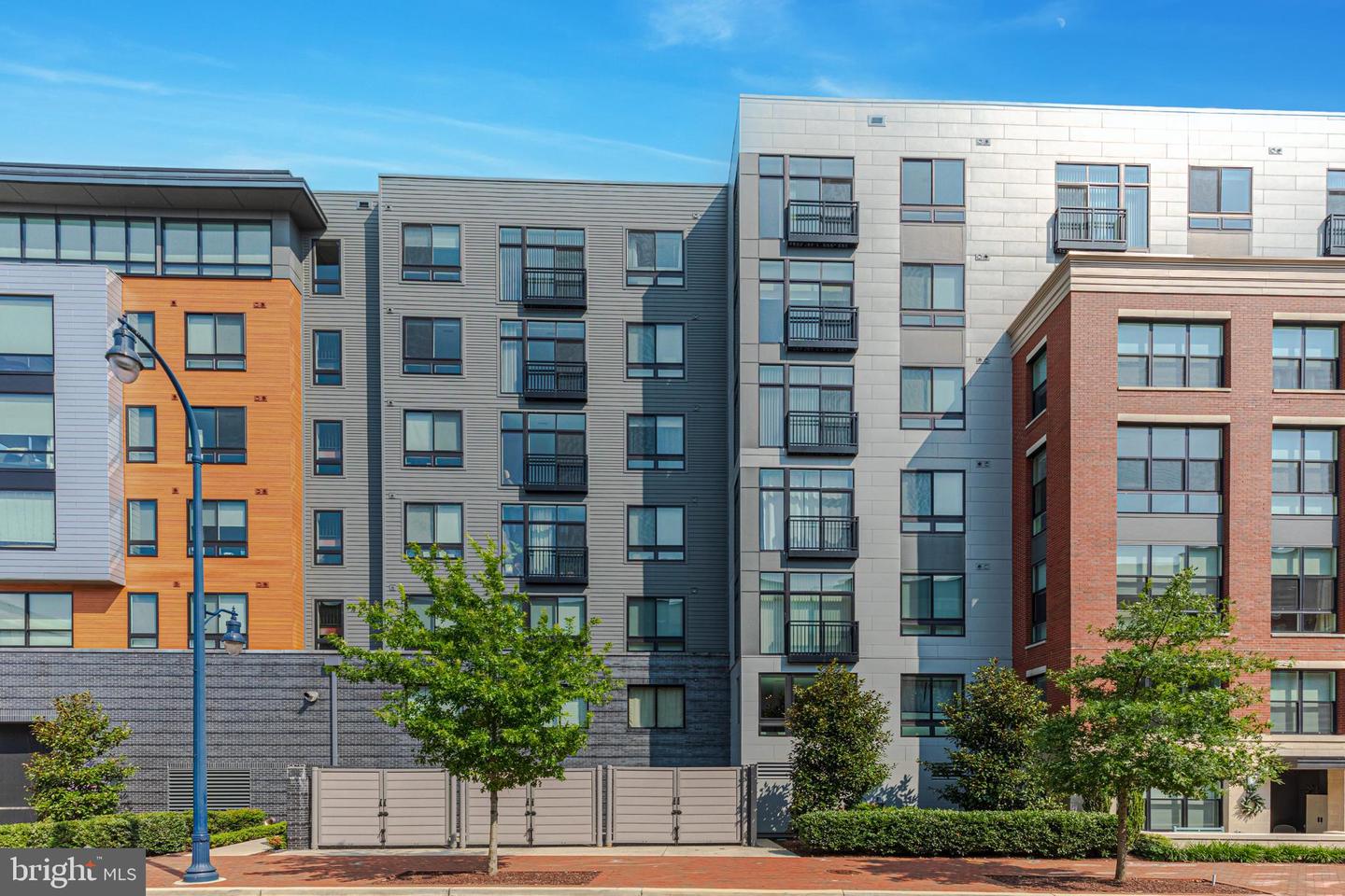 145 RIVERHAVEN DRIVE Unit: 537