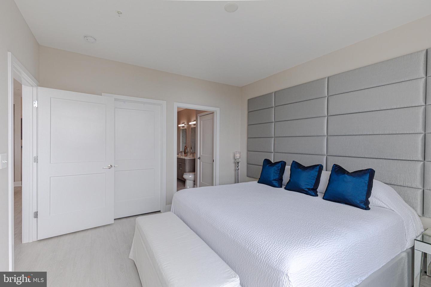 145 RIVERHAVEN DRIVE Unit: 537