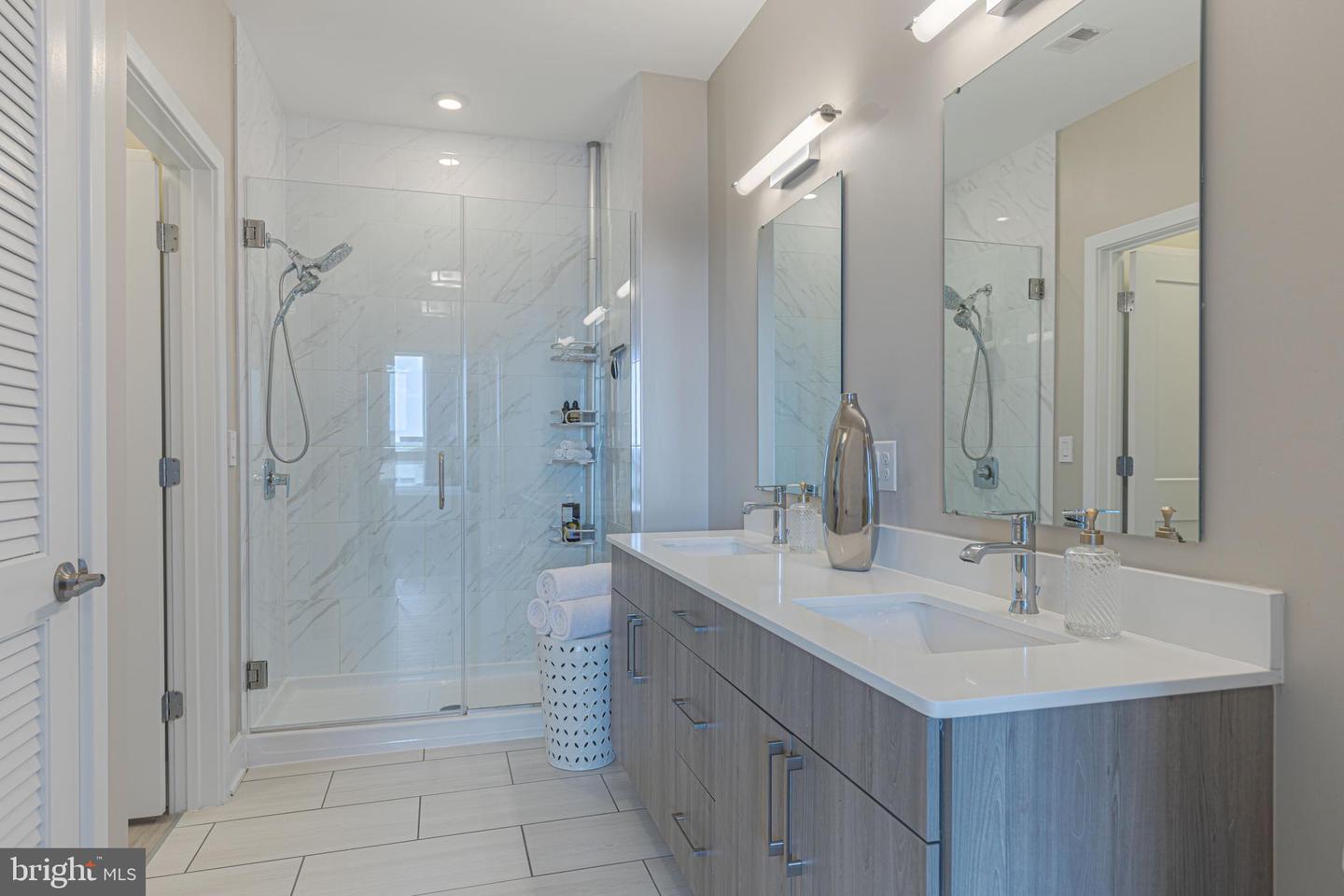 145 RIVERHAVEN DRIVE Unit: 537