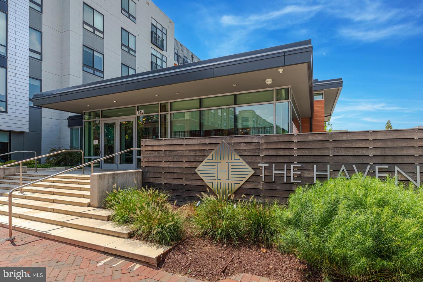 145 RIVERHAVEN DRIVE Unit: 537