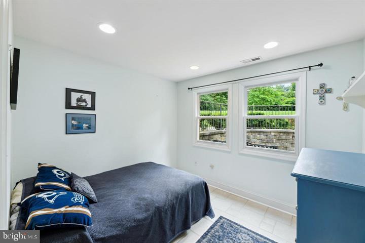 5613 34TH STREET N