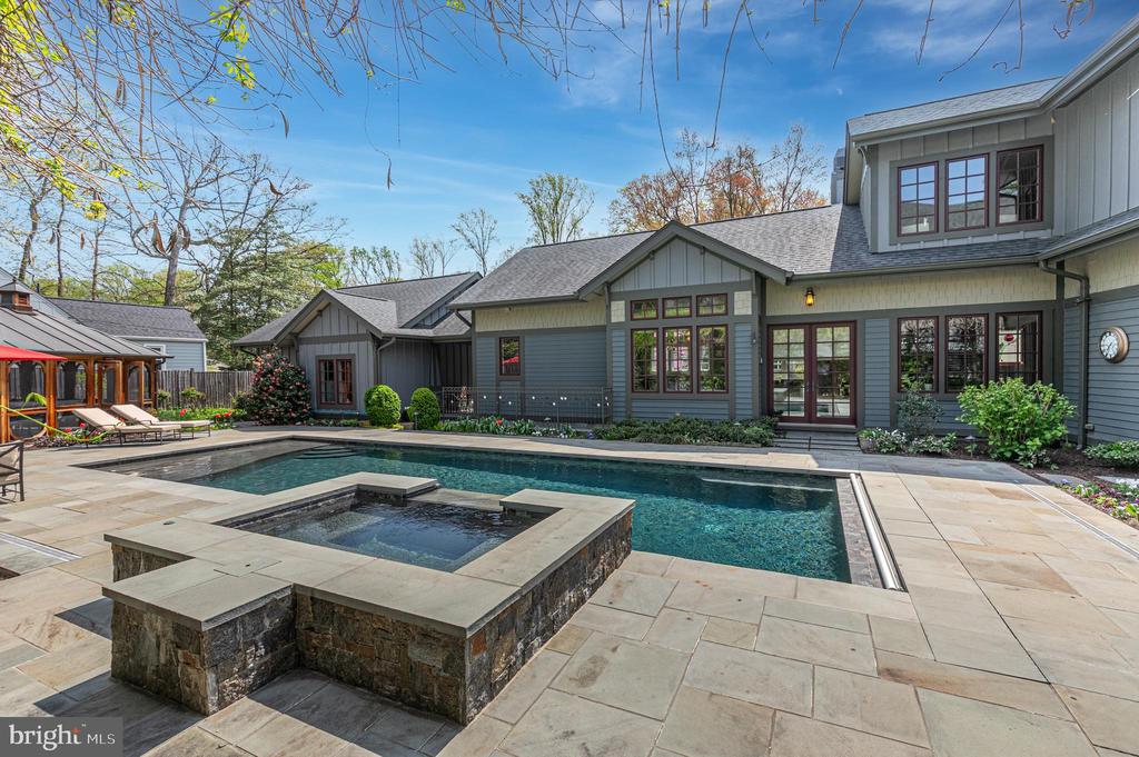 608 Timber Ln