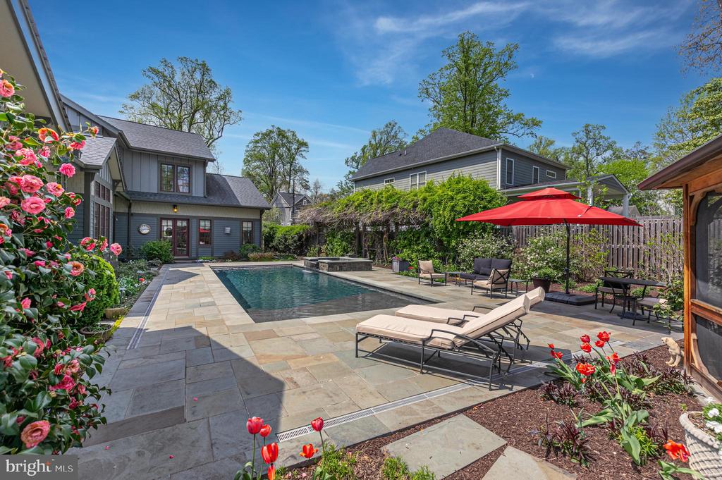 608 Timber Ln