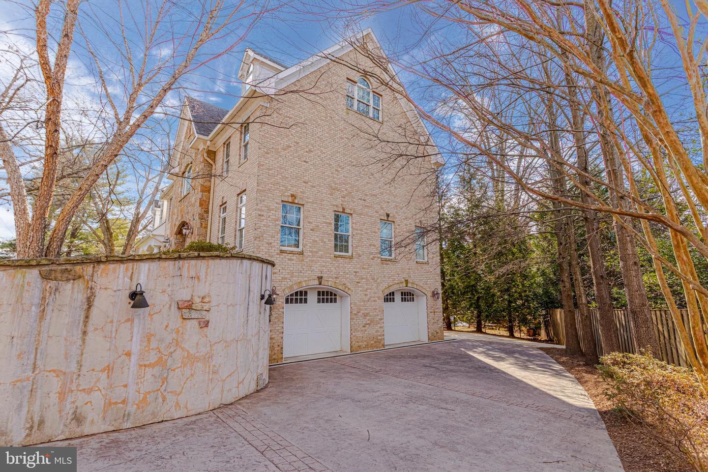 1206 SUMMIT ROAD