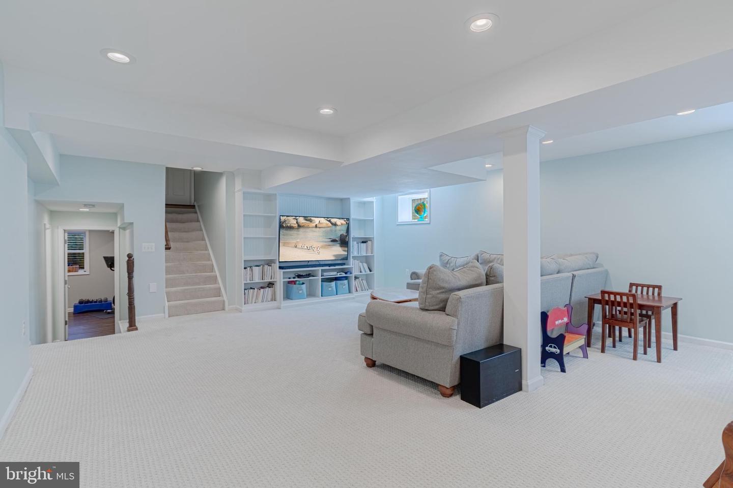 12188 HOLLY KNOLL CIRCLE