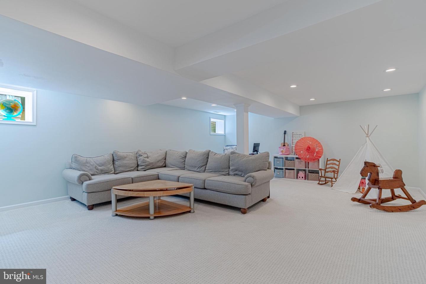 12188 HOLLY KNOLL CIRCLE