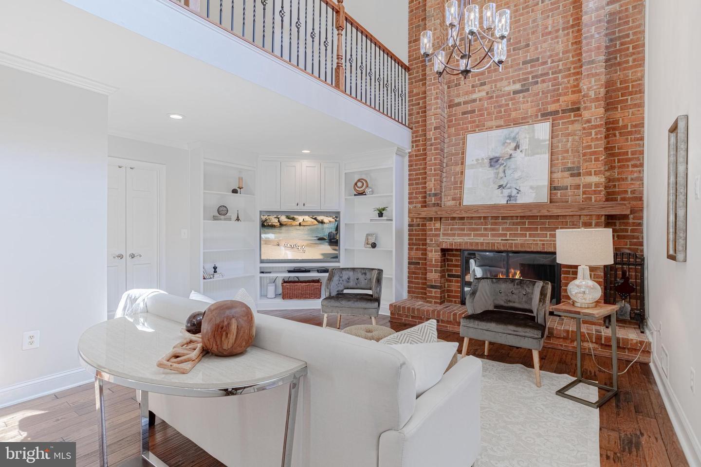12188 HOLLY KNOLL CIRCLE