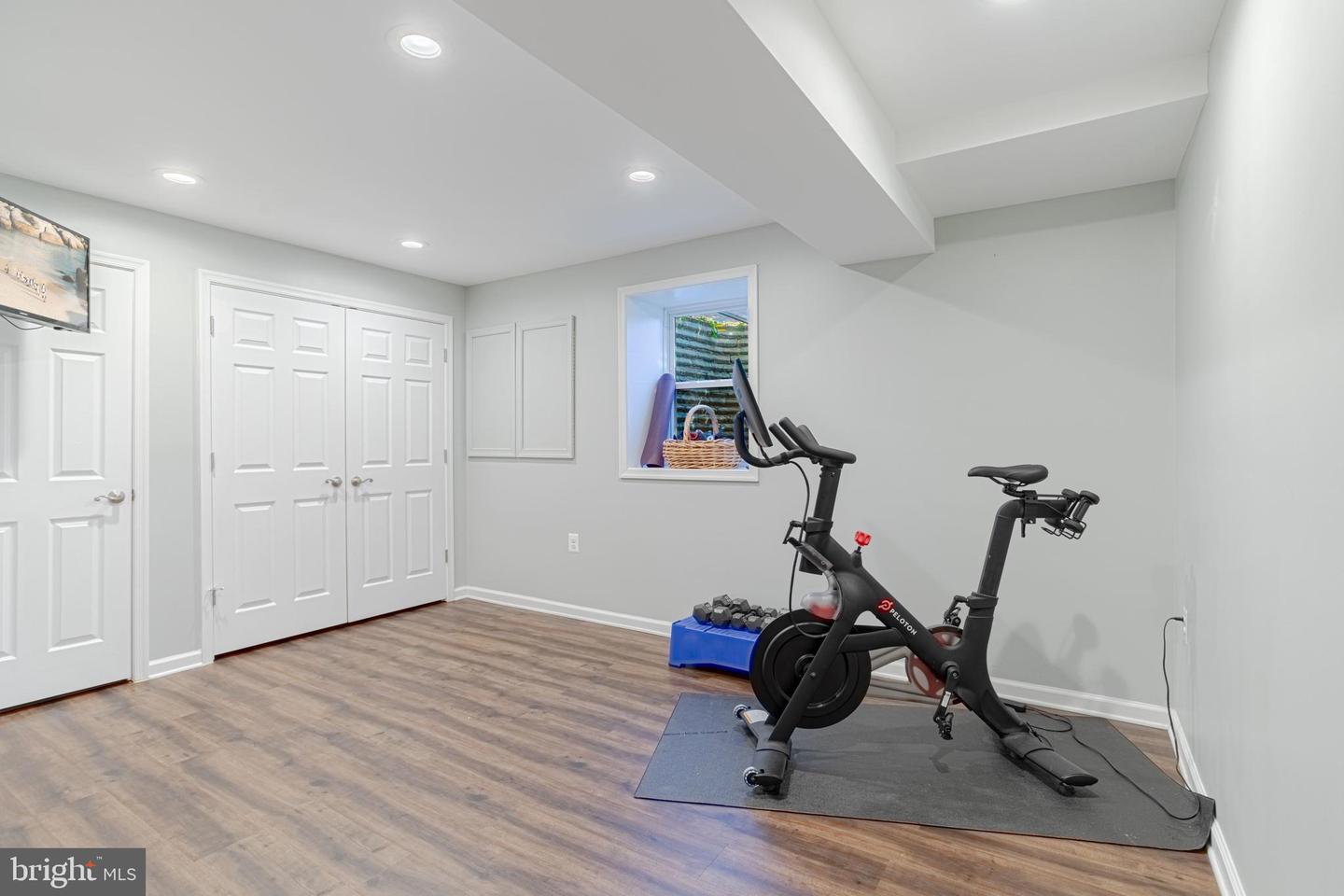 12188 HOLLY KNOLL CIRCLE