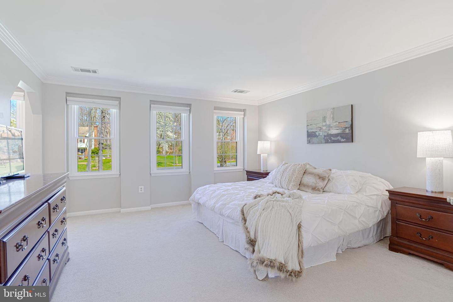 12188 HOLLY KNOLL CIRCLE