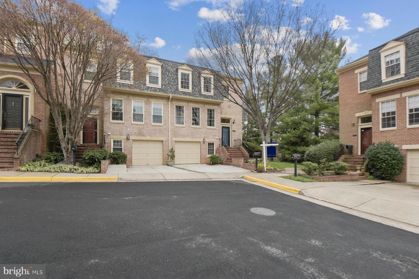 1421 MCLEAN MEWS COURT