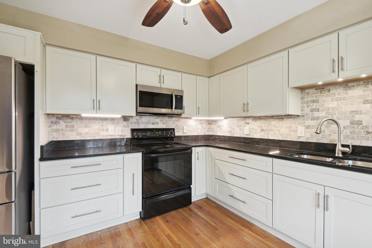 1421 MCLEAN MEWS COURT