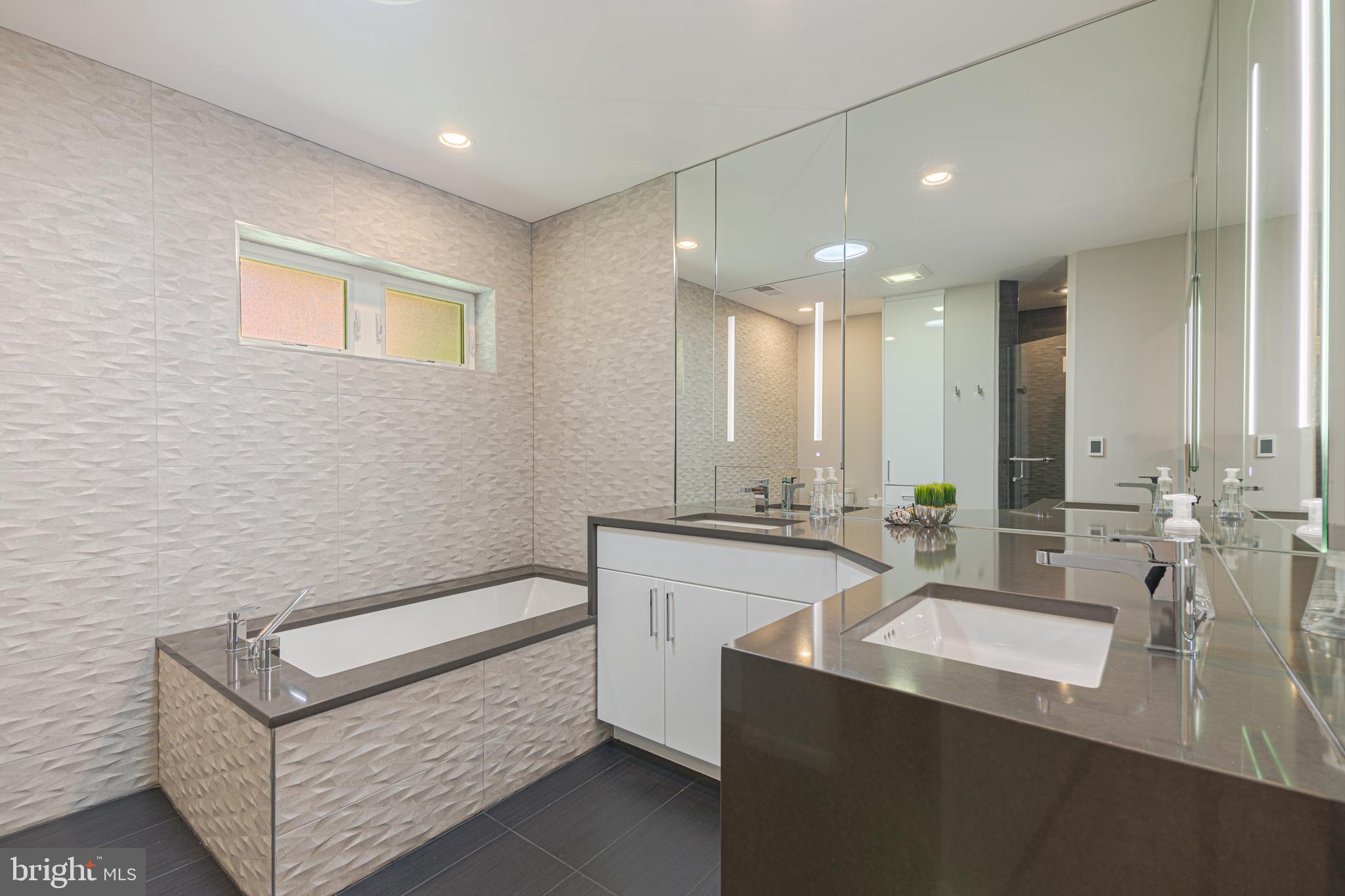 1622 WESTMORELAND STREET