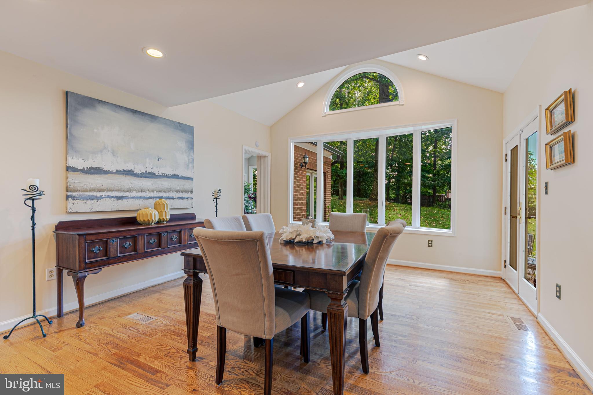 6513 BELLAMINE COURT